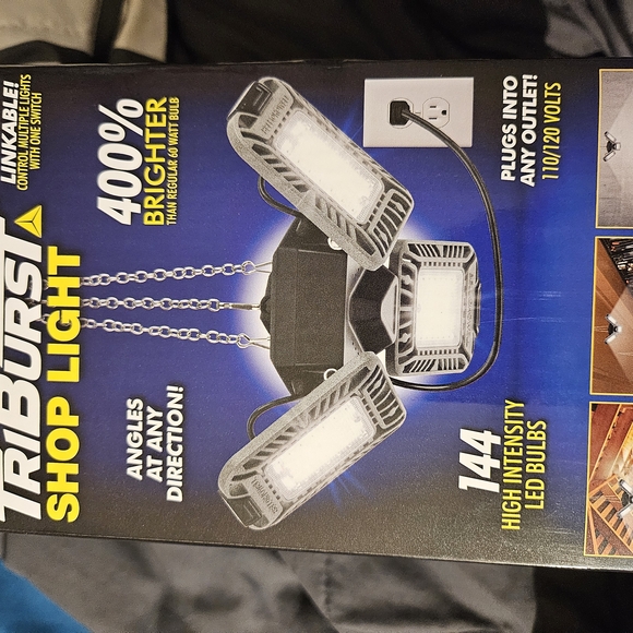 TriBurst LED Shop Light - Picture 2 of 5